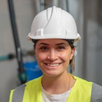 001 Hard hat woman crop 2